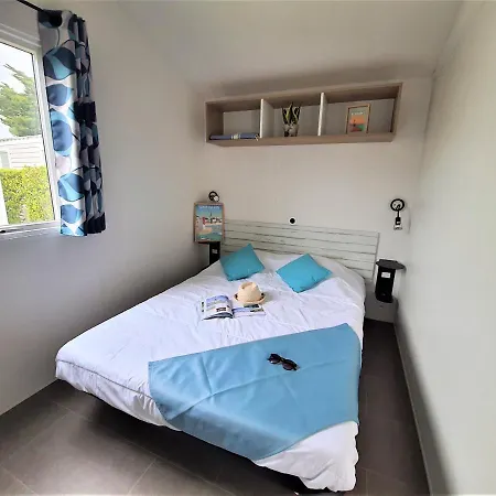La Prairie مكان تخييم 4*