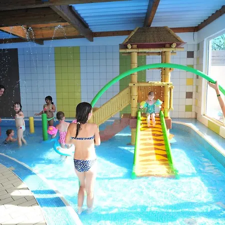 La Prairie Camping 4*